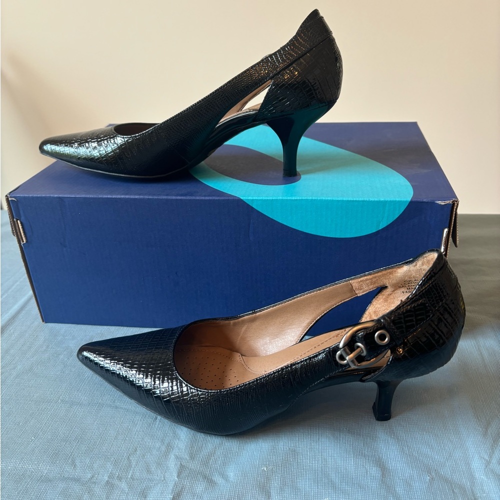 CIRCA Joan & David Black shoes - Size 6.5 M